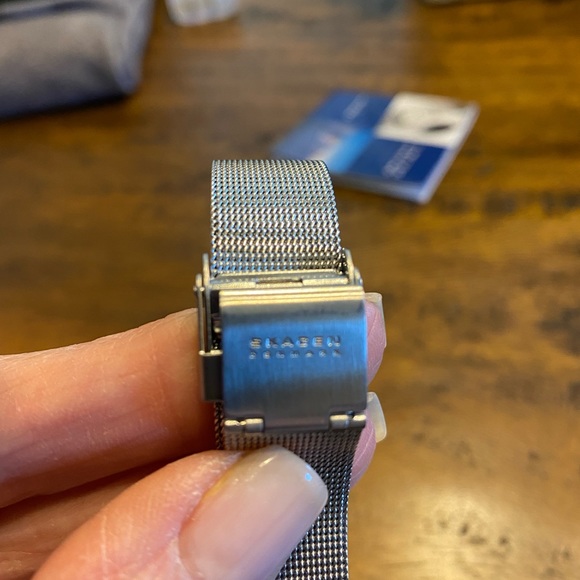 NIB SKAGEN STAINLESS STEEL WATCH - Picture 7 of 8